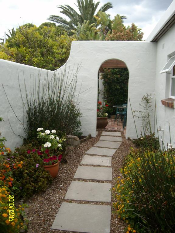 Be My Guest Lodge Bloubergstrand Exterior photo